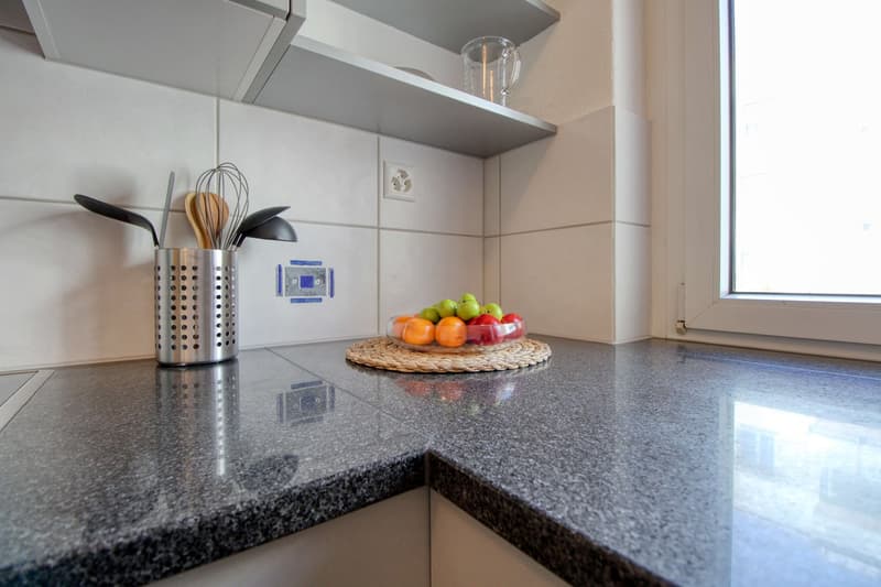 Möbliertes Zimmer in modernisierter Wohnung an top Lage (14)