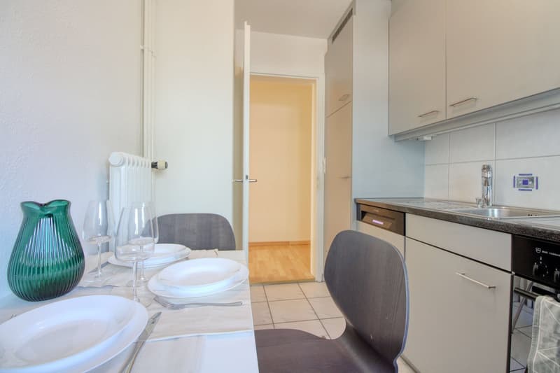 Möbliertes Zimmer in modernisierter Wohnung an top Lage (12)