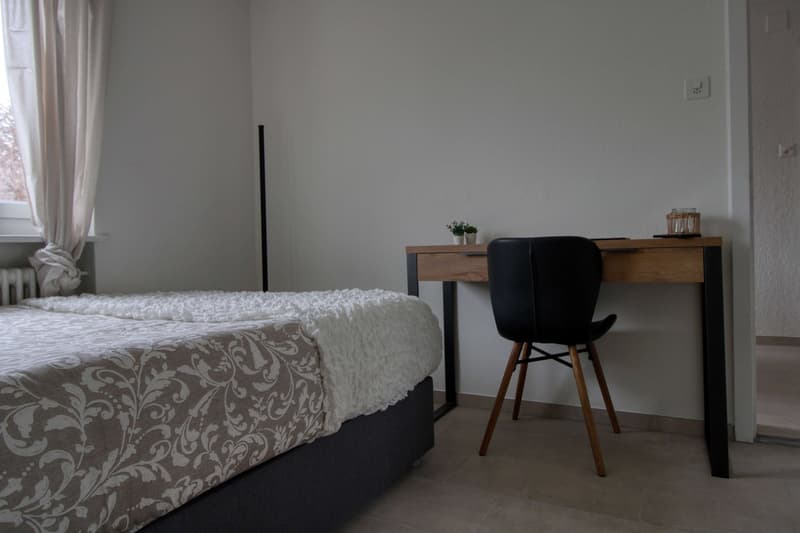 Möbliertes Zimmer in modernisierter Wohnung an top Lage (10)