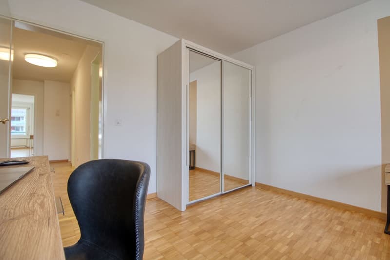 Cozy Single Room with Balcony in Zürich-Leimbach (9)
