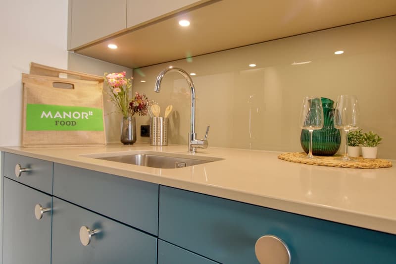 Furnished room in modernised apartment in a top location (13)