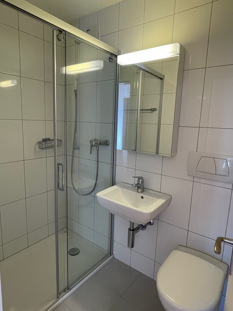 separates WC inkl. Dusche