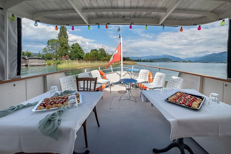Historisches Fahrgastschiff mit Bootsplatz am Zürichsee (8)
