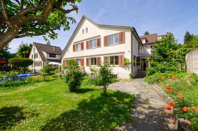 Familienparadies in Zürich Höngg – 5-Zimmer-Doppel-Einfamilienhaus mit grossem Sonnengarten (2)