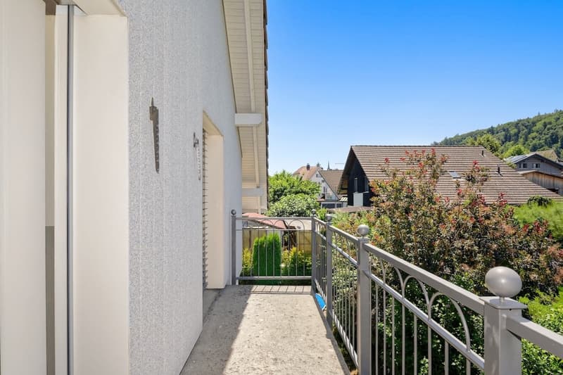 Charmantes Einfamilienhaus mit Pool und grossem Hobbyraum (6)