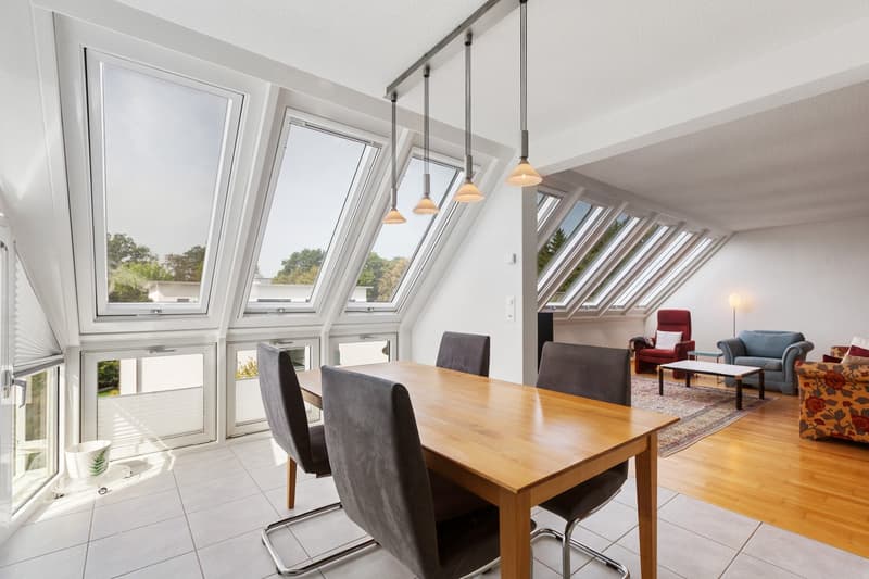 4.5-Zimmer-Attika-Maisonette - umgeben von Grün, gekrönt von Licht in Uitikon (1)