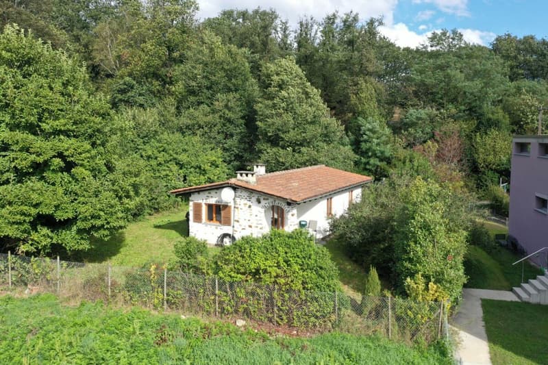 Ferienhaus auf grosser Baulandparzelle an ruhiger Lage mitten im Grünen (2)