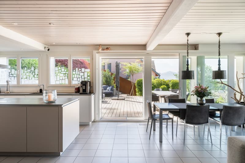 Stilvoll wohnen am Waldrand – 6.5 Zimmer mit Designküche, Weitsicht und grosser Sonnenterrasse (3)