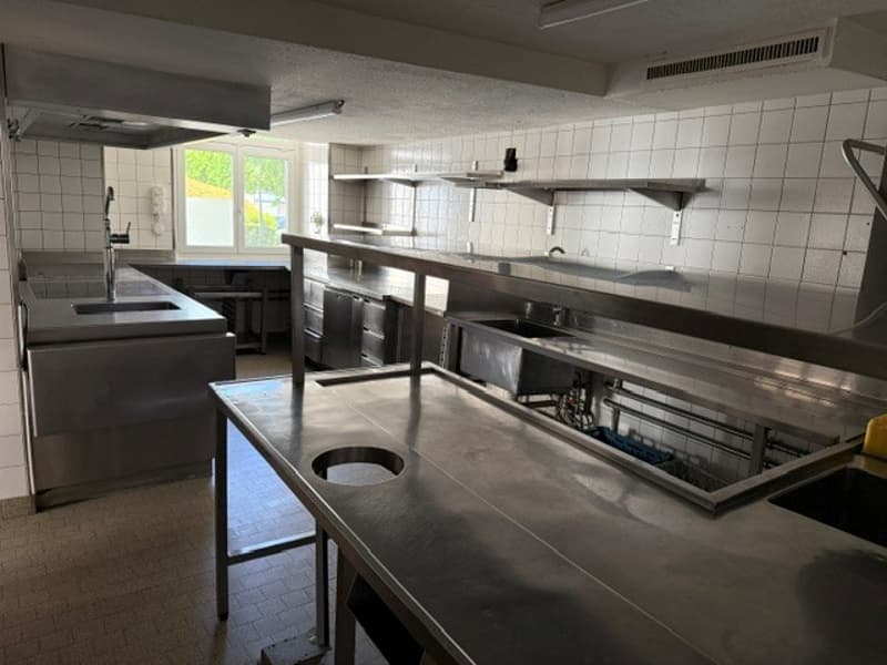 Restaurant mit grosser Gartenwirtschaft im Innenhof (8)