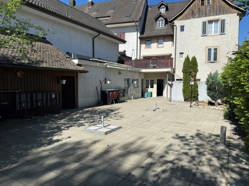 Restaurant mit grosser Gartenwirtschaft im Innenhof (2)