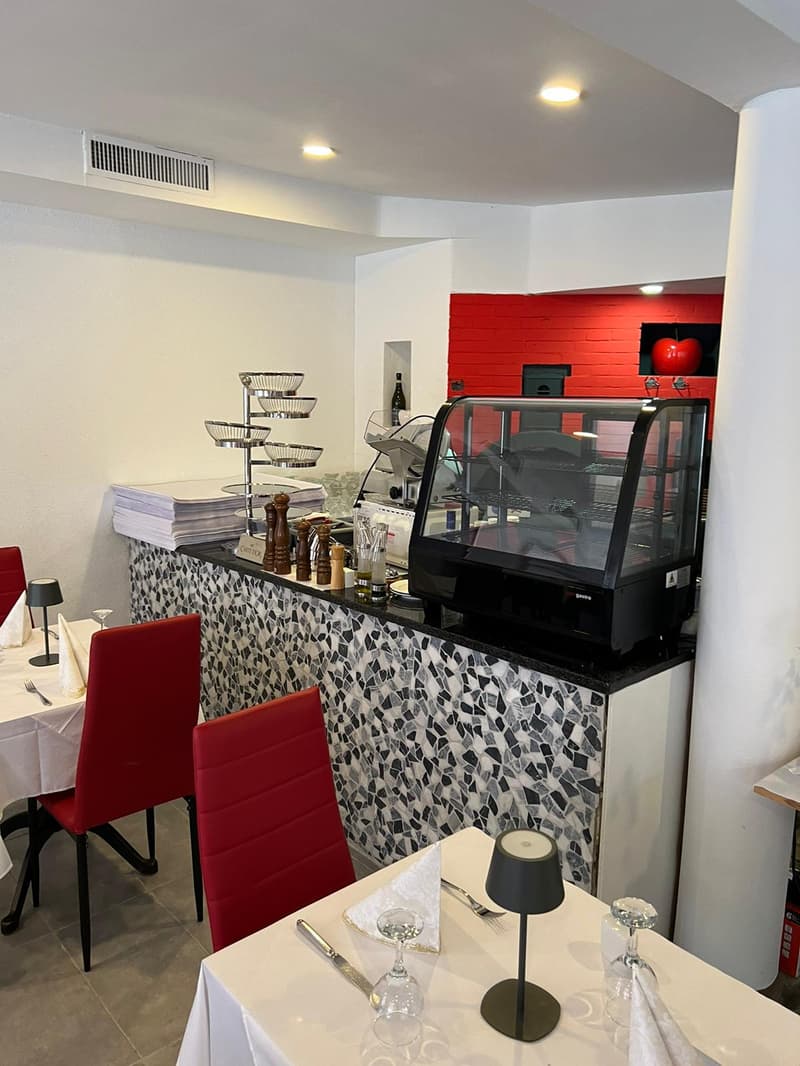 Restaurant mit grosser Gartenwirtschaft im Innenhof (14)