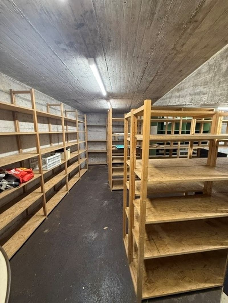 Archiv / Lagerraum / Werkstatt ca. 37 m2 mit Direktzugang aus Garage (3)