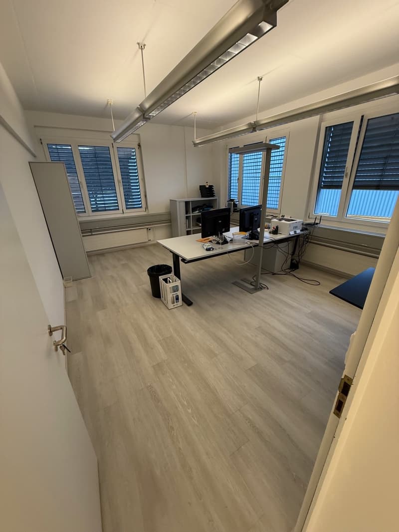 empty office room, large windows, wooden floor, office desk, computer