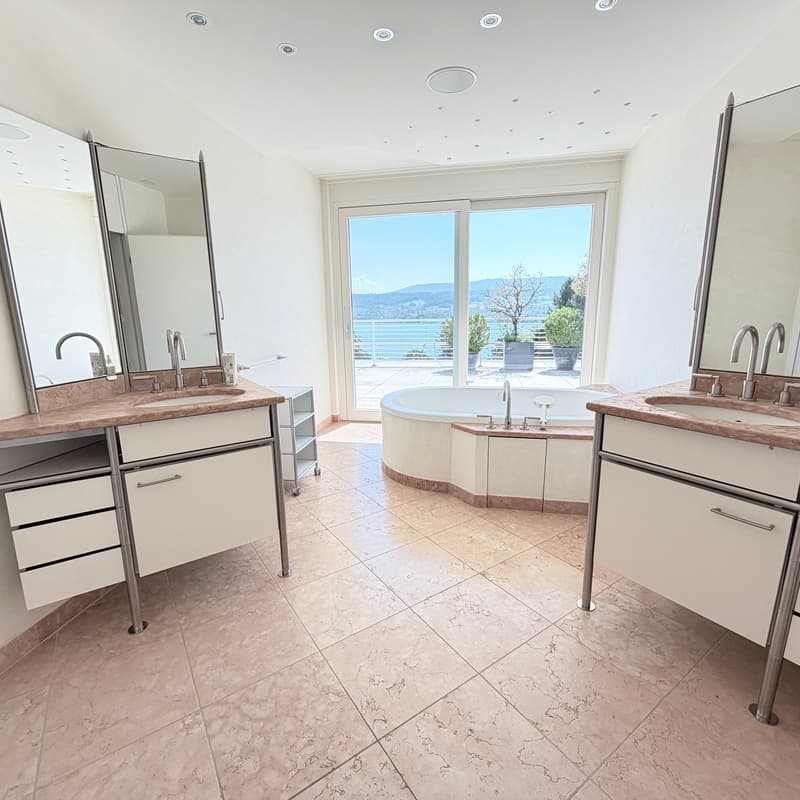 Grosszügige 6-Zimmer-Terrassenwohnung mit atemberaubendem Ausblick in Herrliberg (9)