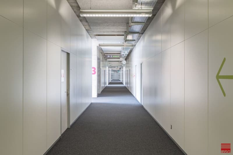 42.43 m² office space in the business park is looking for a new tenant (7)