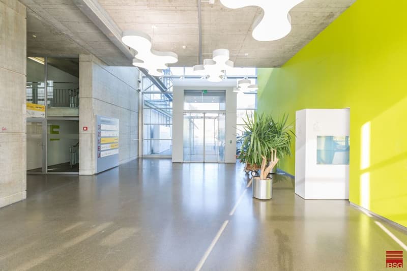 42.43 m² office space in the business park is looking for a new tenant (4)