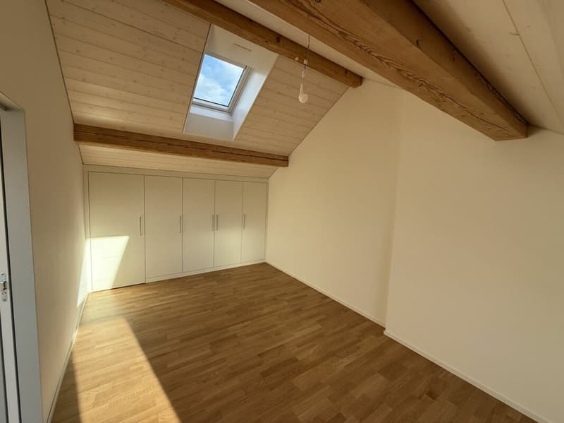 Neuwertige 2.5 Zimmer-Dachgeschosswohnung in Abtwil (4)