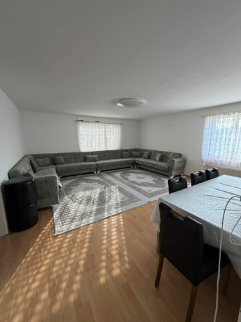 5 Zimmer-Wohnung sucht neuen Mieter (2)