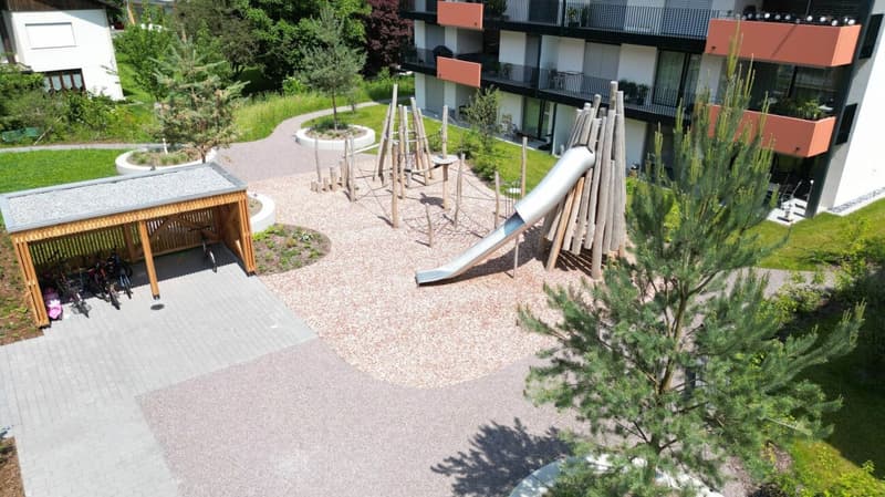 Neuwertige 2.5 Zimmer Sitzplatz Wohnung (9)