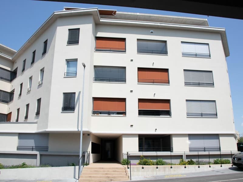 Schöne helle Wohnung (1)