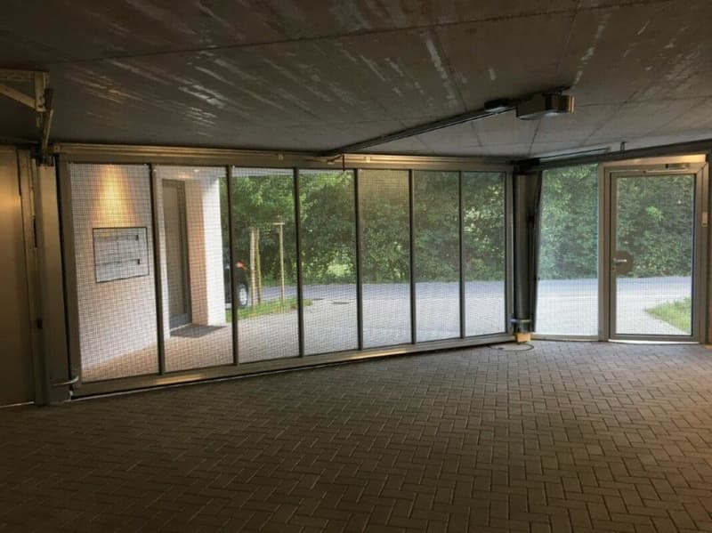 EINSTELLPLATZ ZU VERMIETEN (2)