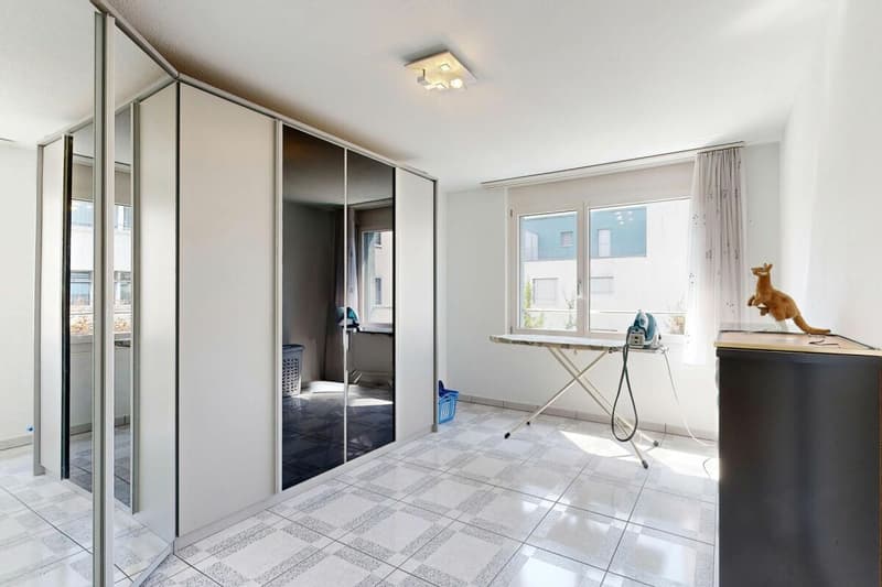 6.5 Zimmer Eckhaus in Schlieren (20)