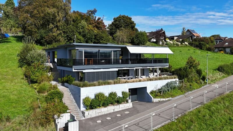 EINZIGARTIGES TERRASSENHAUS MIT POOL, WEITSICHT UND HÖCHSTEM WOHNKOMFORT (2)