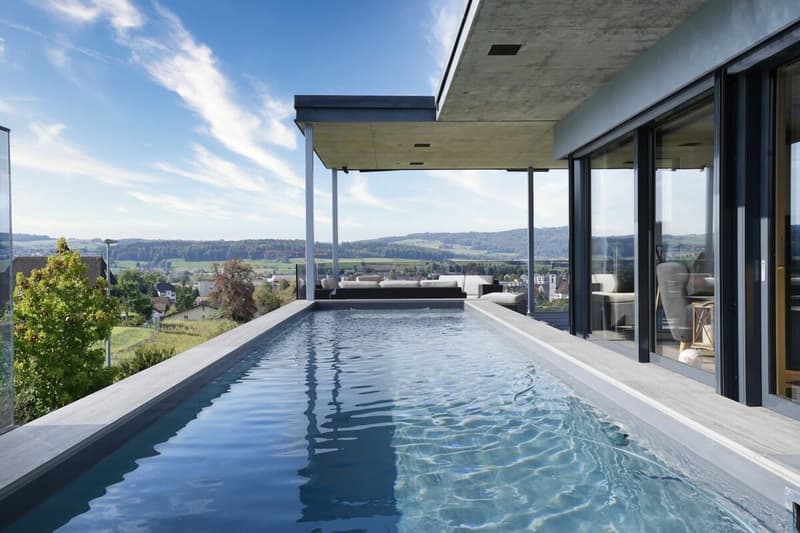 EINZIGARTIGES TERRASSENHAUS MIT POOL, WEITSICHT UND HÖCHSTEM WOHNKOMFORT (1)