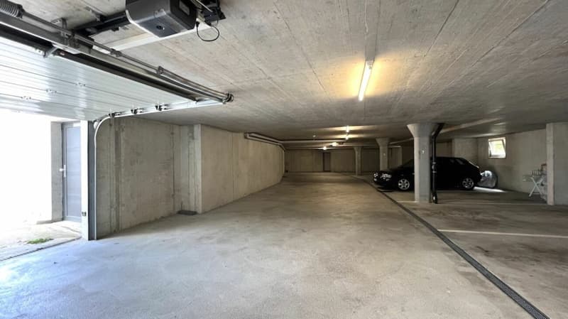 EINSTELLPLATZ FÜR IHR AUTO (4)
