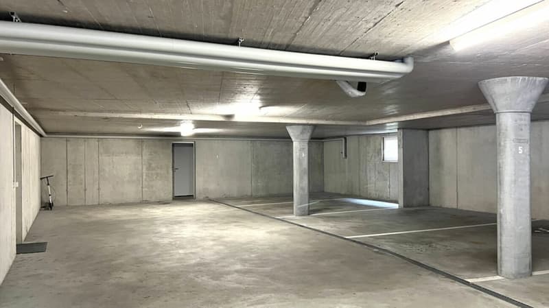 EINSTELLPLATZ FÜR IHR AUTO (5)