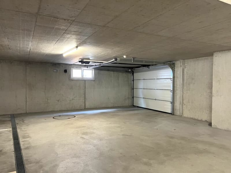 EINSTELLPLATZ FÜR IHR AUTO (3)