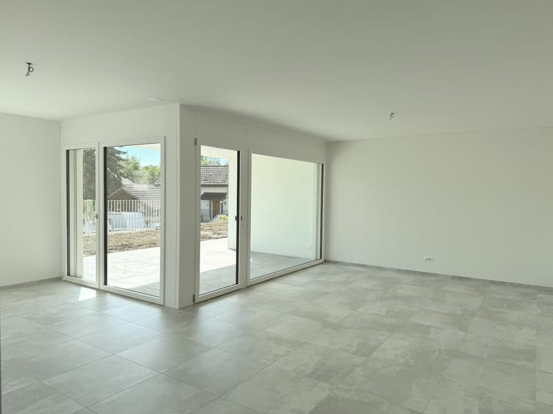 GROSSZÜGIGE PARTERREWOHNUNG MIT GEDECKTEM SITZPLATZ (2)