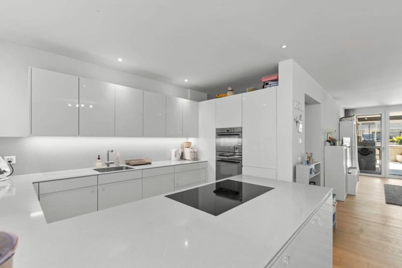 Moderne 4.5-Zimmer-Parterrewohnung - Zentrales Wohnen an begehrter Lage (6)