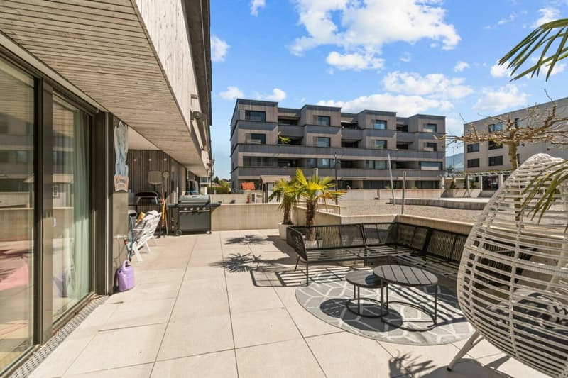 Moderne 4.5-Zimmer-Parterrewohnung - Zentrales Wohnen an begehrter Lage (4)