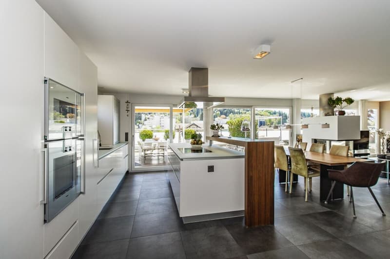 Modernes 6.5-Zimmer-Terrassenhaus mit Weitsicht und grosszügigem Aussenbereich (11)