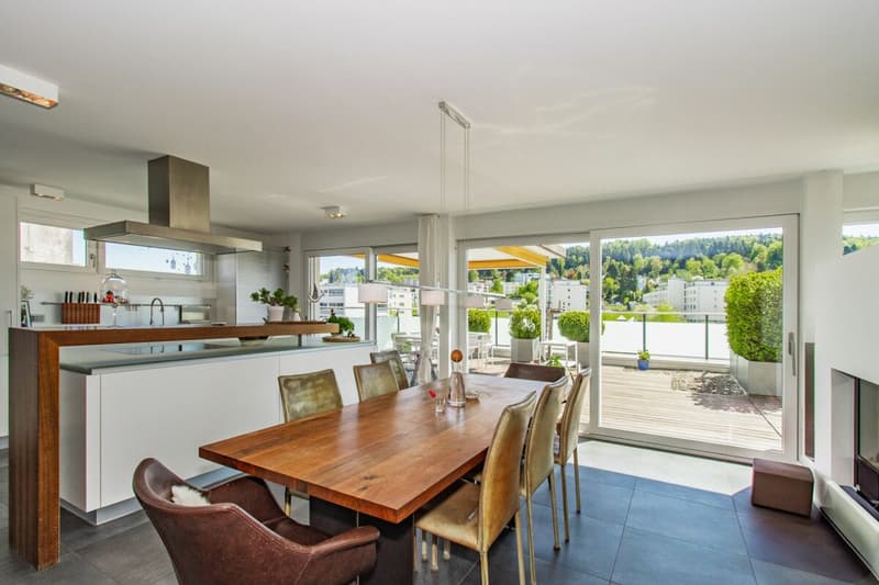 Modernes 6.5-Zimmer-Terrassenhaus mit Weitsicht und grosszügigem Aussenbereich (10)