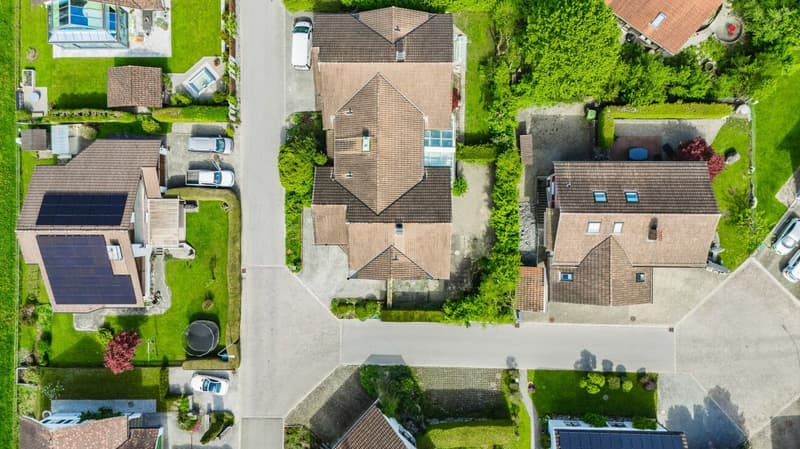 Grosses 6.5-Zimmer DEFH an bevorzugter Wohnlage - modernisiert und sofort bezugsbereit (3)