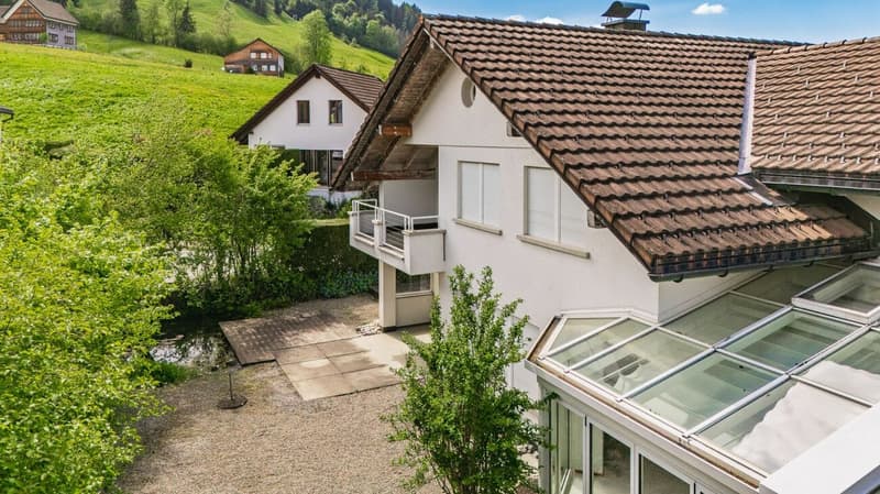 Grosses 6.5-Zimmer DEFH an bevorzugter Wohnlage - modernisiert und sofort bezugsbereit (4)