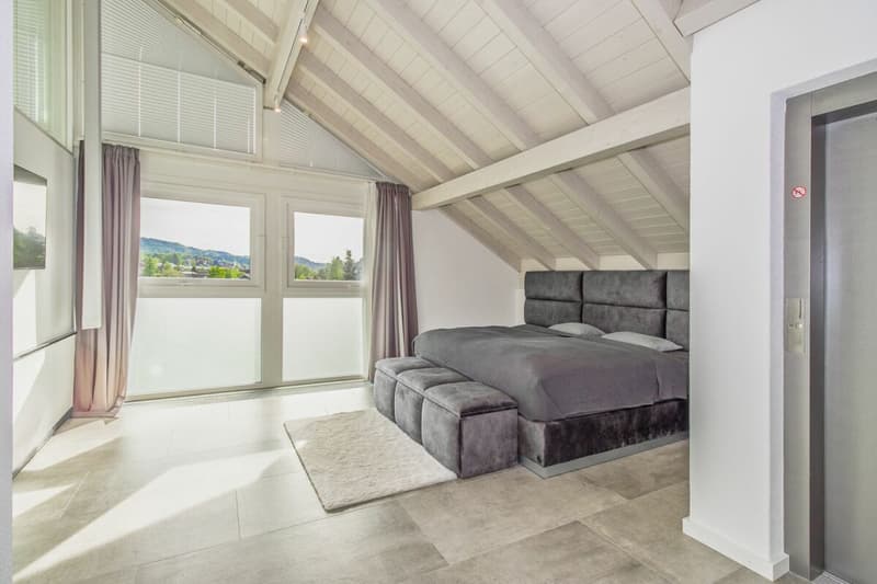 Luxuriöse Villa mit weitläufigem Grundstück, Pool und Privatsphäre (9)