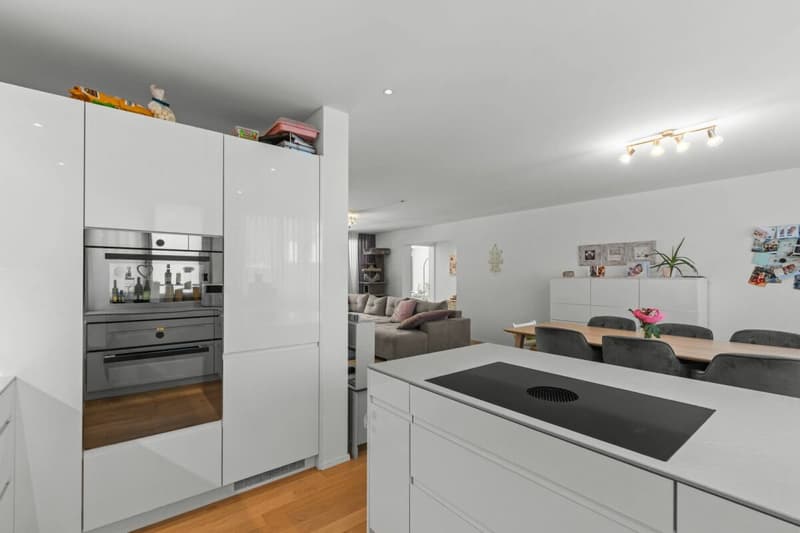 Moderne 4.5-Zimmer-Parterrewohnung - Zentrales Wohnen an begehrter Lage (7)