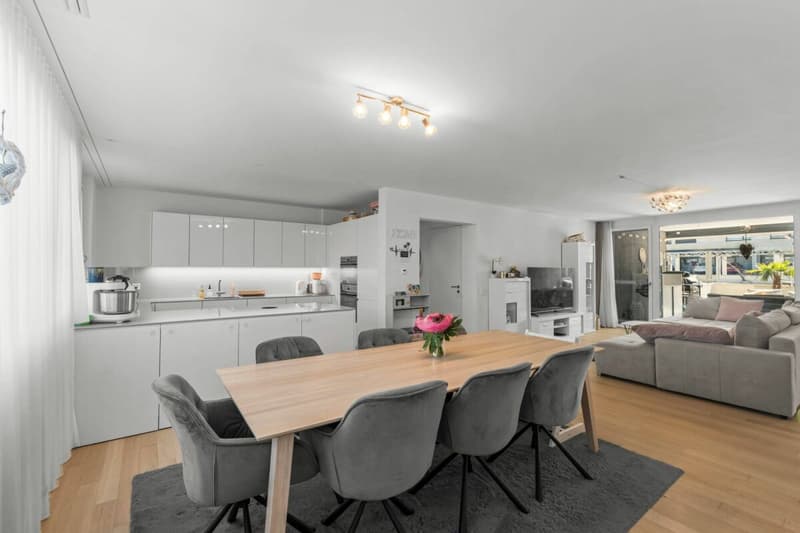 Moderne 4.5-Zimmer-Parterrewohnung - Zentrales Wohnen an begehrter Lage (9)