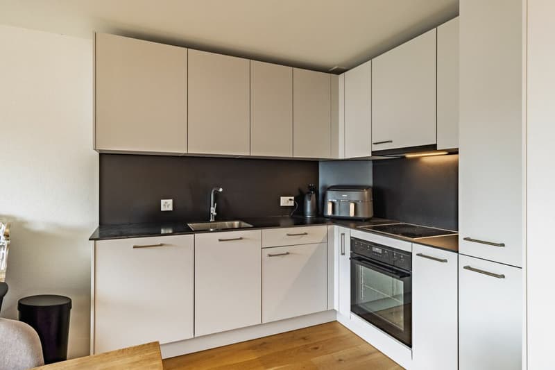 Modernisierte 2.5-Zimmer-Wohnung mit Balkon & Einzelgarage (3)