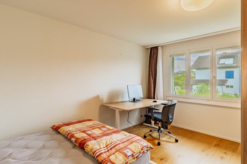 Modernisierte 2.5-Zimmer-Wohnung mit Balkon & Einzelgarage (5)