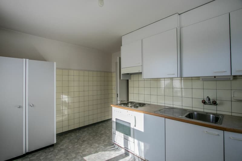 Günstige Altbau Wohnung an zentraler Lage (4)