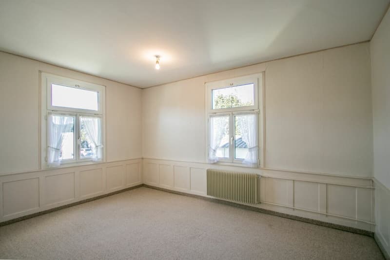 Günstige Altbau Wohnung an zentraler Lage (3)