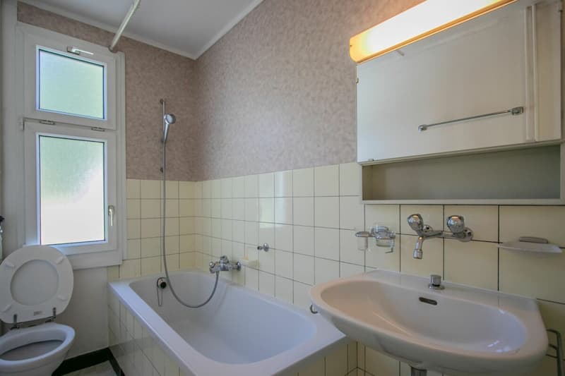 Günstige Altbau Wohnung an zentraler Lage (5)
