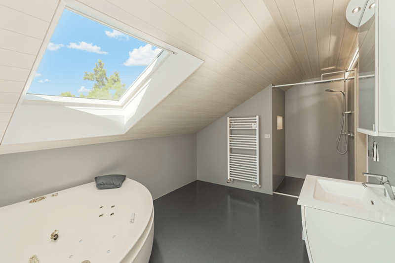 5.5-Zimmer-Maisonettewohnung mit sonnigem Balkon und moderner Ausstattung (9)