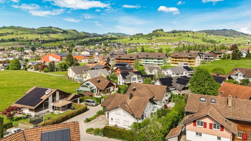 Grosses 6.5-Zimmer-Doppeleinfamilienhaus an bevorzugter Wohnlage - modernisiert und sofort bezugsbereit (12)