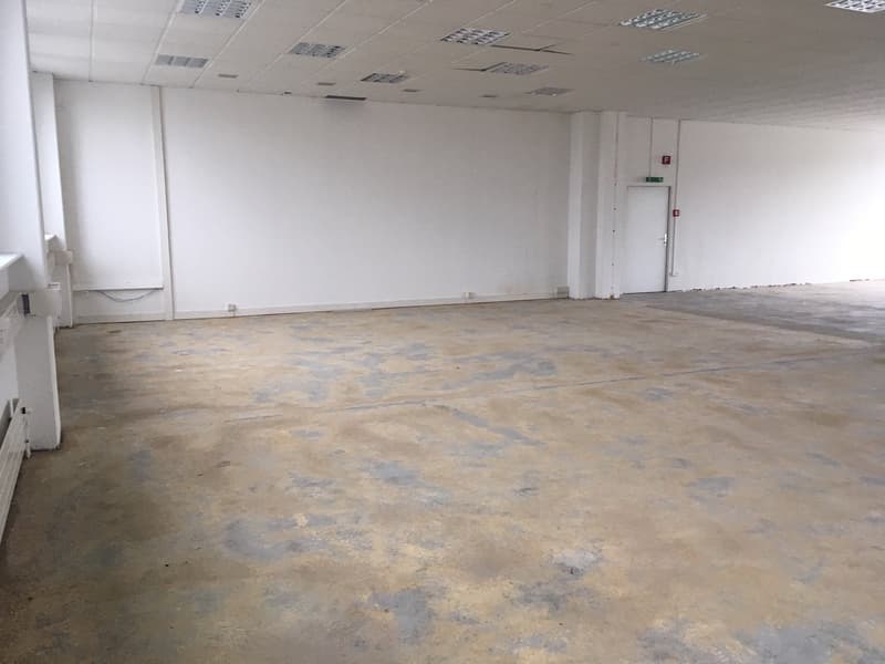 Locaux de bureau aux 2e et 3e étages dans le parc industriel et commercial de Schwerzi à louer (7)