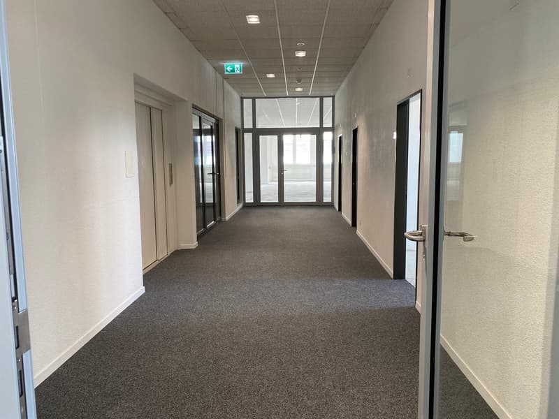 Locaux de bureau aux 2e et 3e étages dans le parc industriel et commercial de Schwerzi à louer (3)
